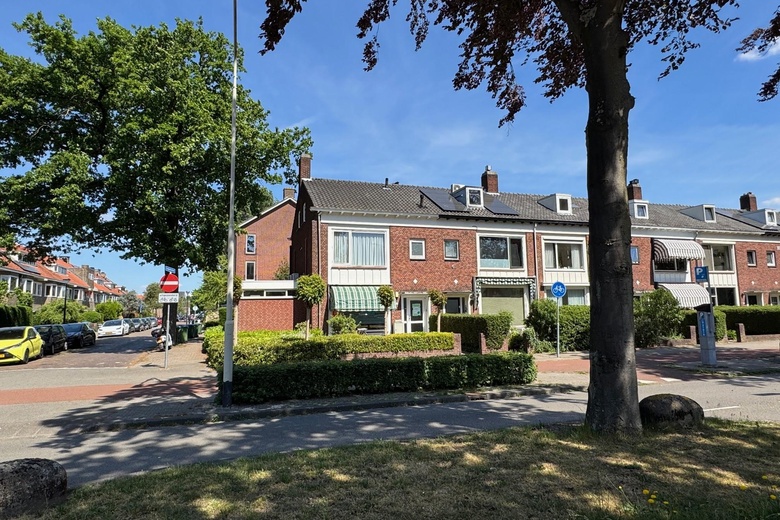 Bekijk foto 1 van St. Ignatiusstraat 23 Bekijk foto 1 van St. Ignatiusstraat 23