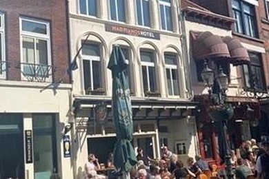 Bekijk foto 2 van Parade 19 Bekijk foto 2 van Parade 19