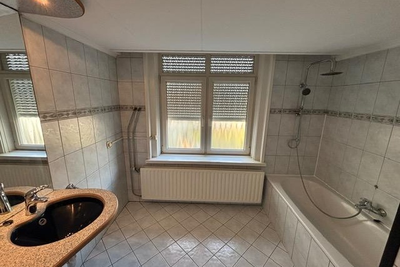 BedrijfsruimteaanTolstraat 8<br/> inEnschede