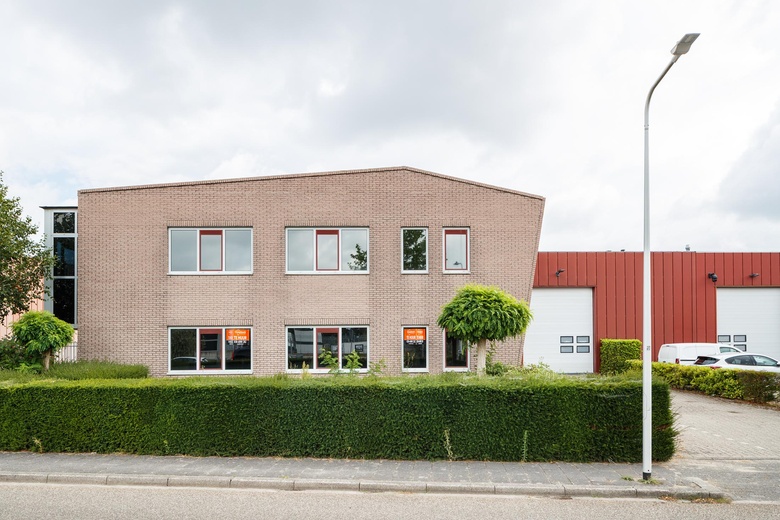 BedrijfsruimteaanBergveste 12<br/> inHouten BedrijfsruimteaanBergveste 12<br/> inHouten
