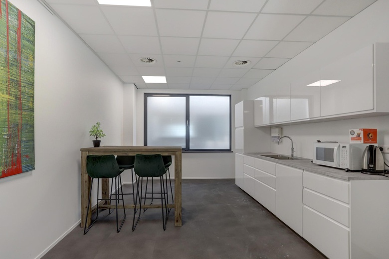 KantoorruimteaanHoogeveenenweg 100<br/> inNieuwerkerk aan den IJssel