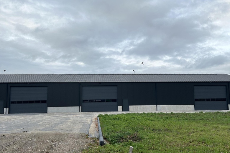 BedrijfsruimteaanLeeuwerikweg 26 - 30<br/> inDe Mortel