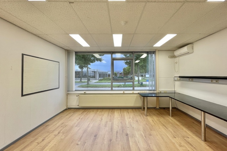 KantoorruimteaanRevisieweg 18<br/> inEmmeloord KantoorruimteaanRevisieweg 18<br/> inEmmeloord