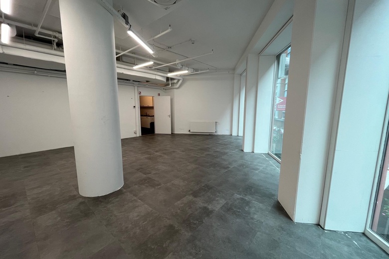 WinkelruimteaanDwingelstraat 8<br/> inArnhem WinkelruimteaanDwingelstraat 8<br/> inArnhem