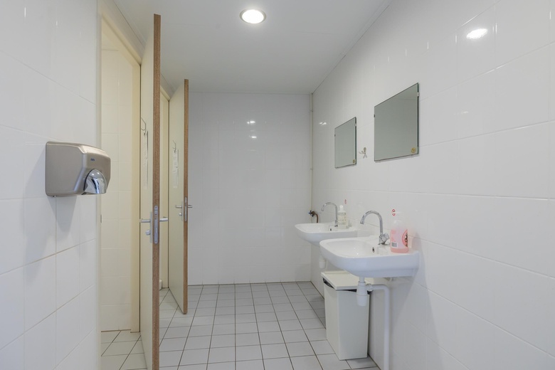 BedrijfsruimteaanVeerpolder 19 077<br/> inWarmond