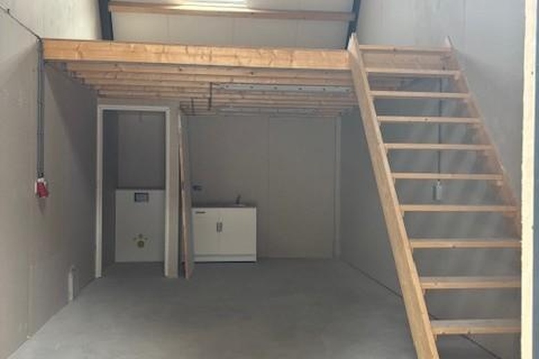 BedrijfsruimteaanBroekermeerdijk 8<br/> inWatergang