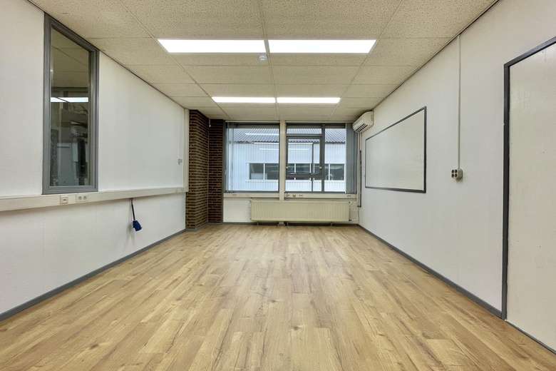 KantoorruimteaanRevisieweg 18<br/> inEmmeloord KantoorruimteaanRevisieweg 18<br/> inEmmeloord