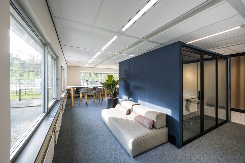 KantoorruimteaanStationsplein-ZW 983<br/> inSchiphol