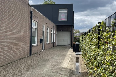 Bekijk foto 2 van Spoorstraat 19