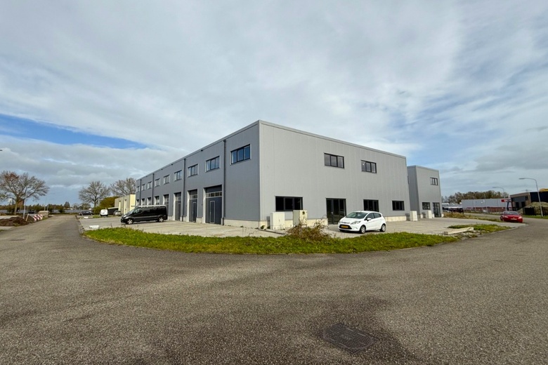 Bekijk foto 1 van J.P. Riedelstraat 9 M