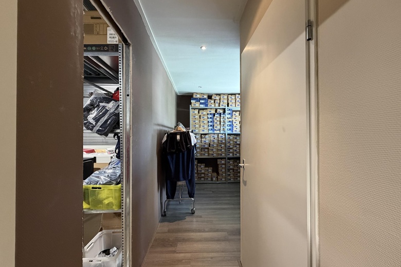 BedrijfsruimteaanDe Plaats 33 A<br/> inHendrik-Ido-Ambacht