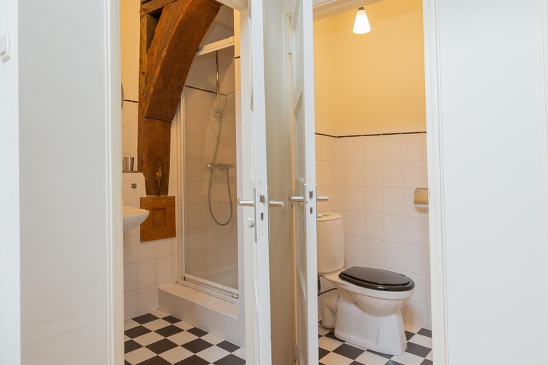 WinkelruimteaanHaarlemmerstraat 18<br/> inLeiden WinkelruimteaanHaarlemmerstraat 18<br/> inLeiden