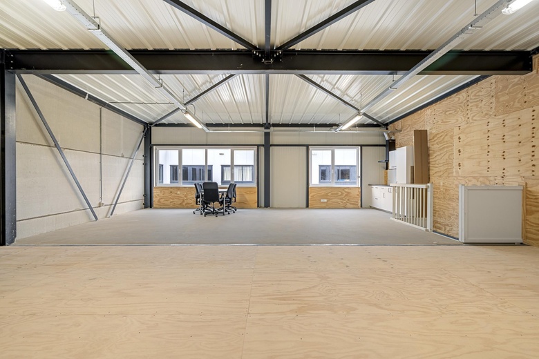 BedrijfsruimteaanExpeditieweg 8 r<br/> inAndelst