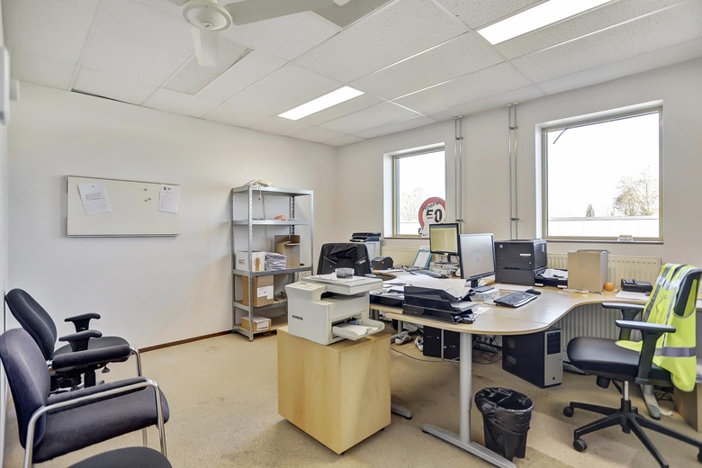 BedrijfsruimteaanAmbachtsstraat 32<br/> inWinterswijk BedrijfsruimteaanAmbachtsstraat 32<br/> inWinterswijk