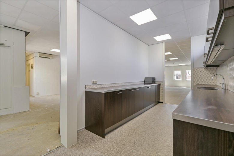 KantoorruimteaanMiddeldiepstraat 62<br/> inSliedrecht