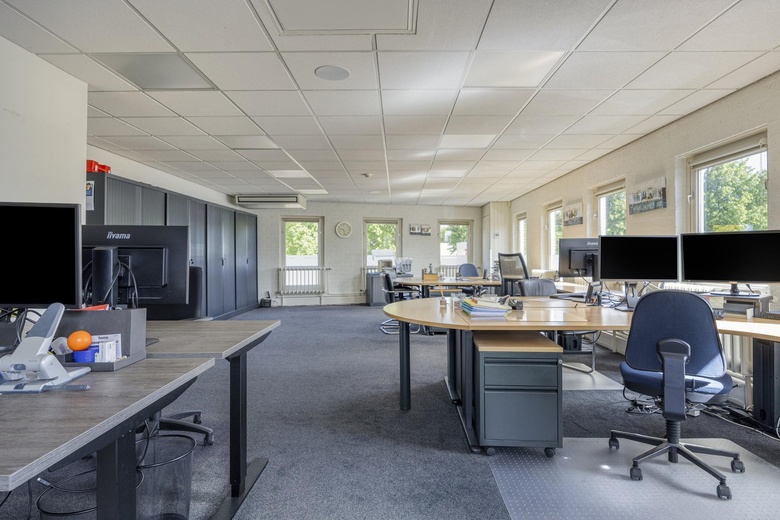 Kantoorruimteaan't Dorp 103<br/> inHeesch Kantoorruimteaan't Dorp 103<br/> inHeesch