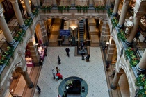 Bekijk foto 2 van eenheid 1 aan de Spuistraat 139 in Amsterdam