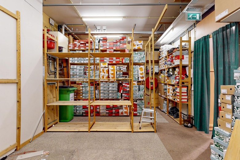 WinkelruimteaanKloosterwandstraat 22<br/> inRoermond WinkelruimteaanKloosterwandstraat 22<br/> inRoermond