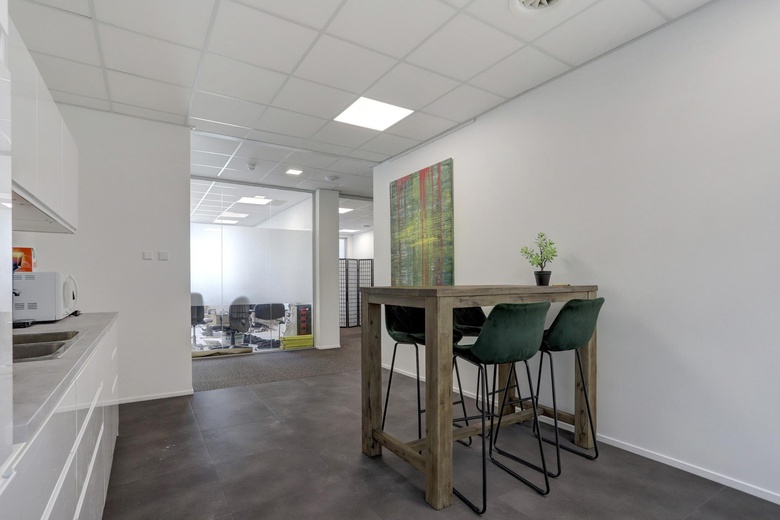 KantoorruimteaanHoogeveenenweg 100<br/> inNieuwerkerk aan den IJssel