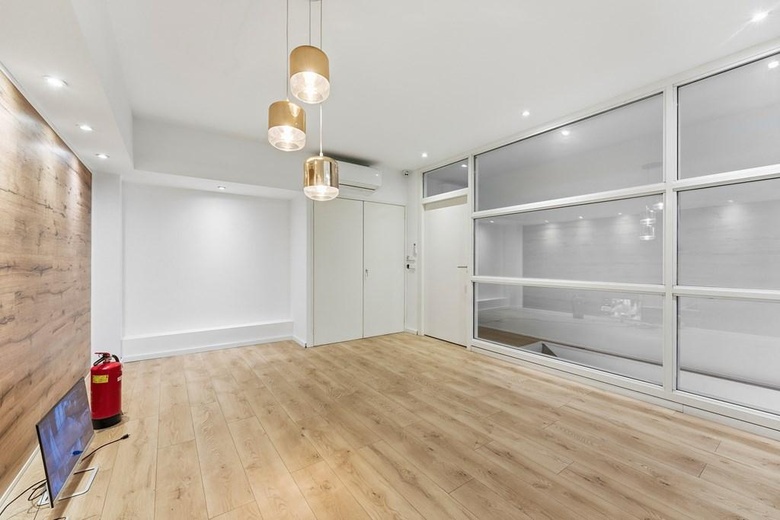 BedrijfsruimteaanVan 'T Hoffstraat 29<br/> inBarendrecht