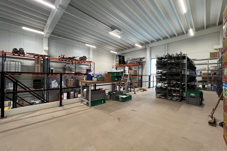 BedrijfsruimteaanTenorweg 4<br/> inSliedrecht BedrijfsruimteaanTenorweg 4<br/> inSliedrecht