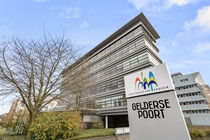 Bekijk foto 4 van Mr E.N. van Kleffensstraat 4