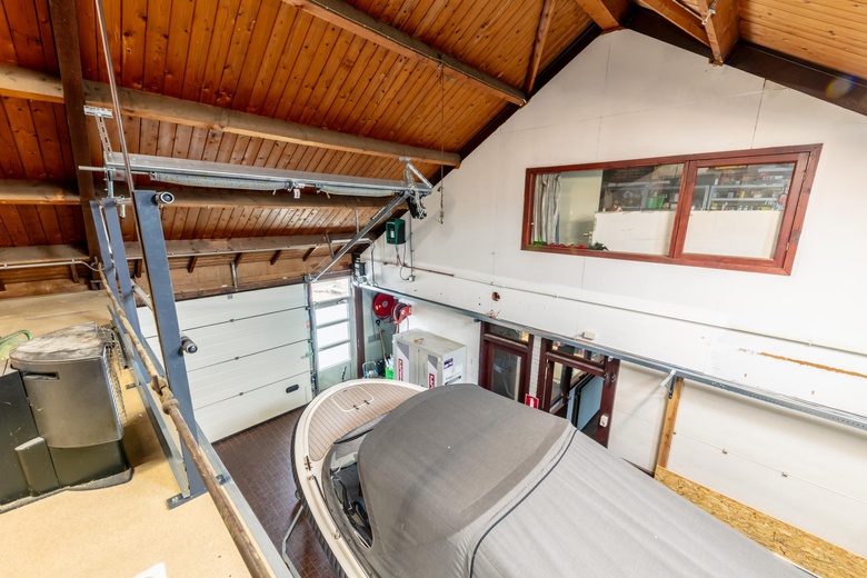 BedrijfsruimteaanMolendijk 11<br/> inRockanje