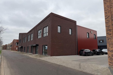 Bekijk foto 2 van Van der Waalsstraat 42