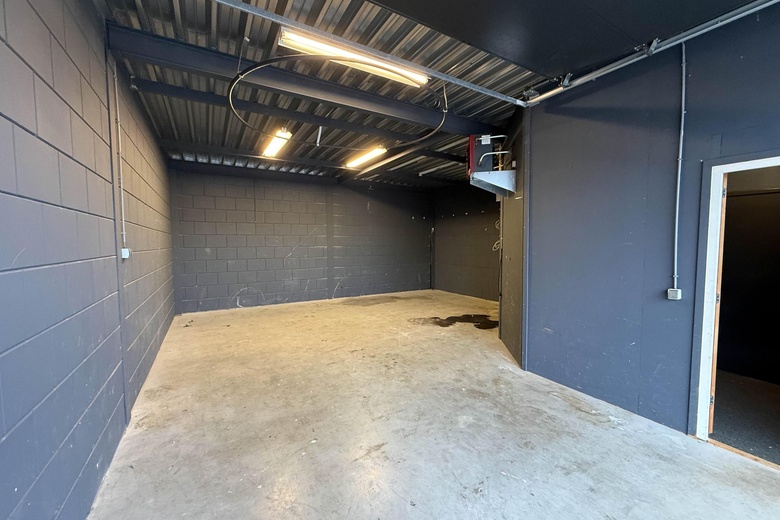 BedrijfsruimteaanSchutweg 3 d<br/> inWaalwijk BedrijfsruimteaanSchutweg 3 d<br/> inWaalwijk