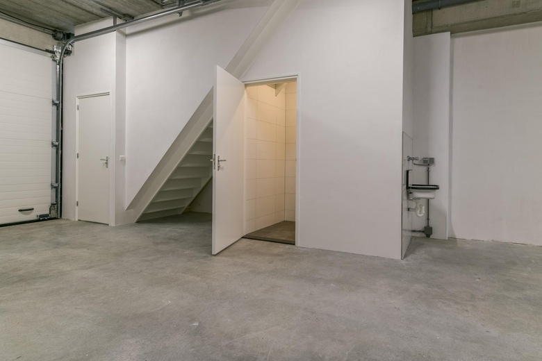 BedrijfsruimteaanAalsmeerderweg 241 11<br/> inAalsmeer