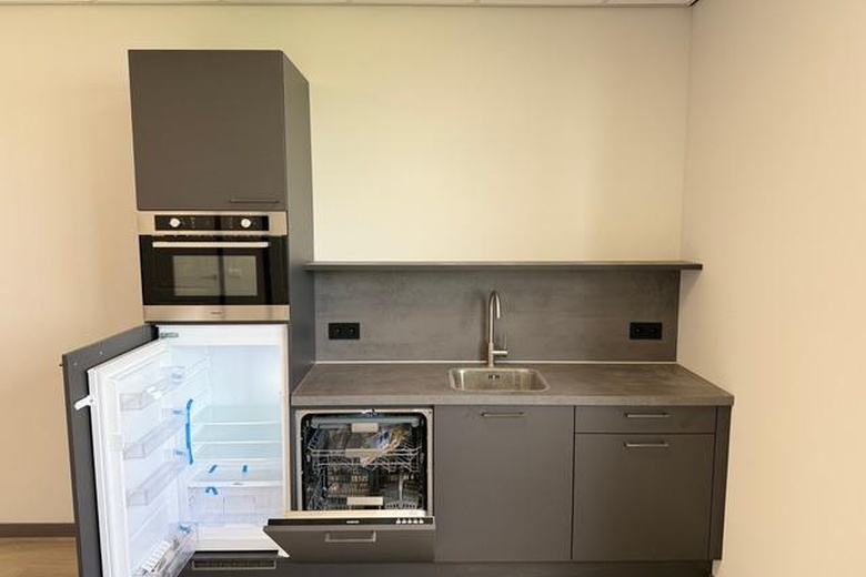 BedrijfsruimteaanVan der Waalsstraat 44 J<br/> inZoetermeer