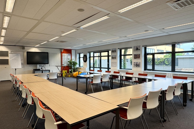 KantoorruimteaanLeeuwenveldseweg 18 a<br/> inWeesp