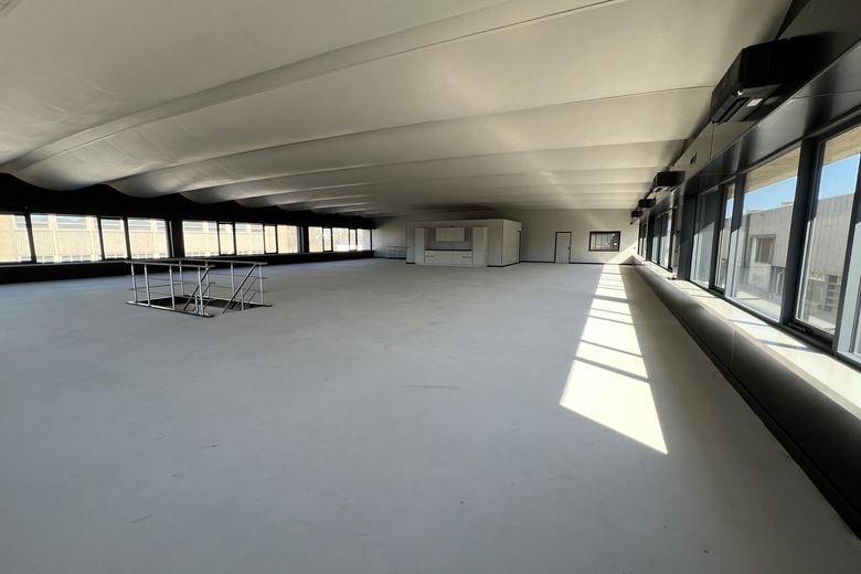 BedrijfsruimteaanLindtsedijk 14 C<br/> inZwijndrecht