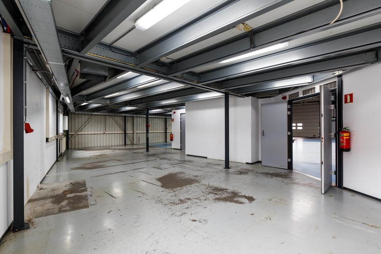 BedrijfsruimteaanBergveste 12<br/> inHouten BedrijfsruimteaanBergveste 12<br/> inHouten