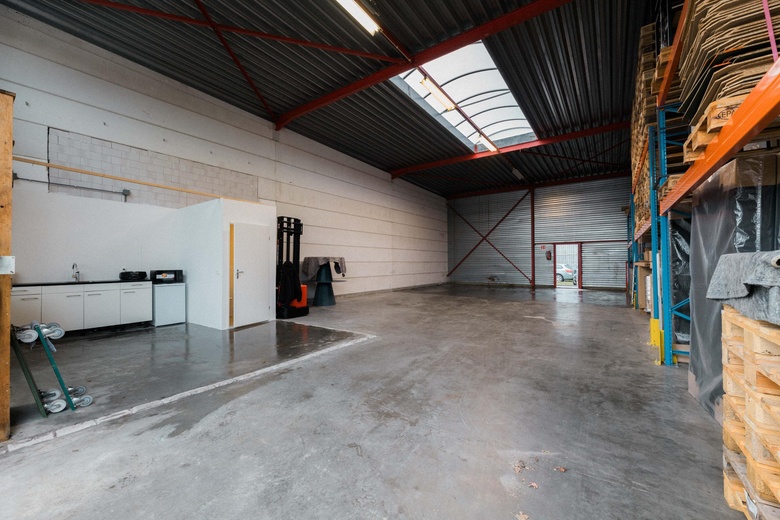 BedrijfsruimteaanEinsteinweg 19 b<br/> inHellevoetsluis