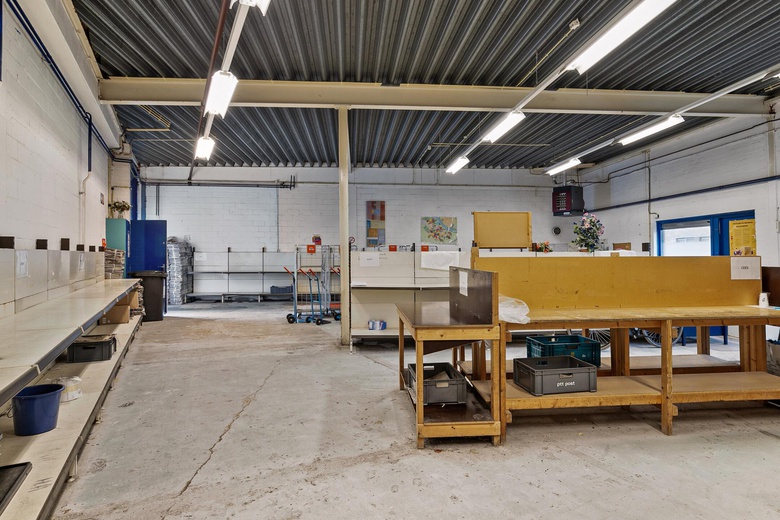 WinkelruimteaanOberonweg 274<br/> inSpijkenisse WinkelruimteaanOberonweg 274<br/> inSpijkenisse