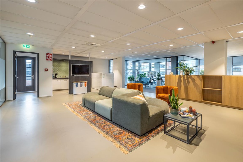 KantoorruimteaanKoos Postemalaan 8<br/> inHilversum