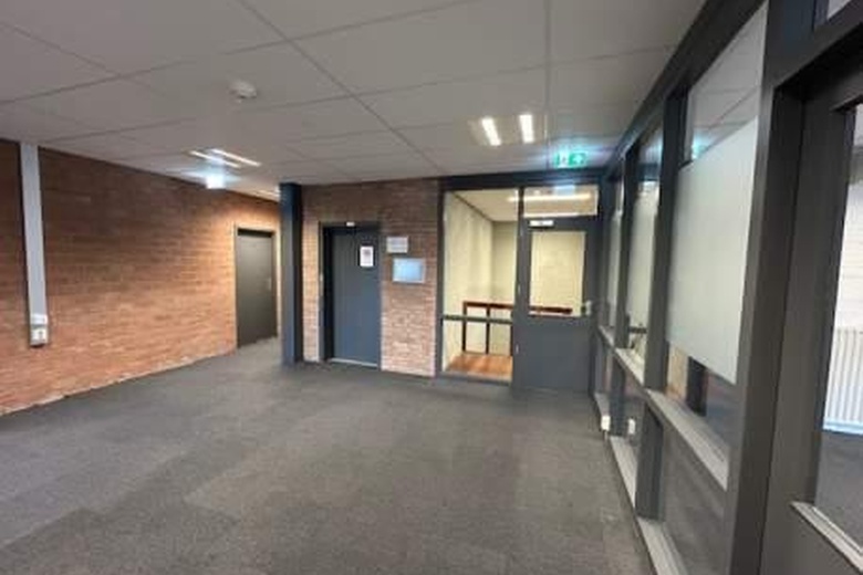 KantoorruimteaanOosteinde 3<br/> inBarendrecht KantoorruimteaanOosteinde 3<br/> inBarendrecht