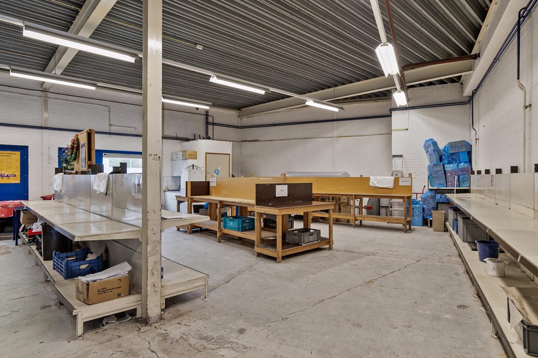 WinkelruimteaanOberonweg 274<br/> inSpijkenisse WinkelruimteaanOberonweg 274<br/> inSpijkenisse