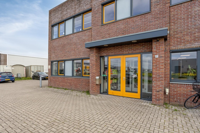 BedrijfsruimteaanKarveelstraat 7<br/> inRaalte