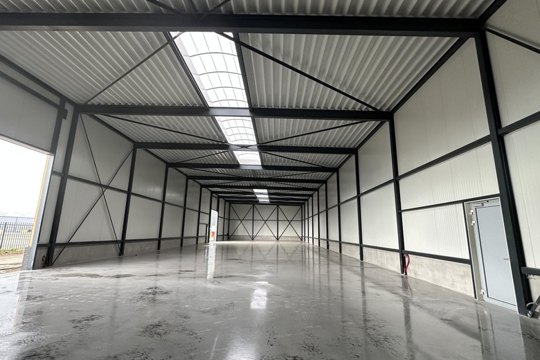 BedrijfsruimteaanVeilingweg 11<br/> inZaltbommel BedrijfsruimteaanVeilingweg 11<br/> inZaltbommel