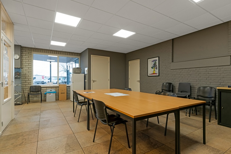 BedrijfsruimteaanVeestraat 42<br/> inLinne BedrijfsruimteaanVeestraat 42<br/> inLinne