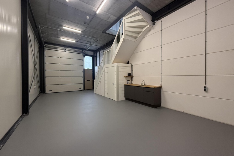 BedrijfsruimteaanJan van der Heijdenstraat 26 T<br/> inOud-Beijerland