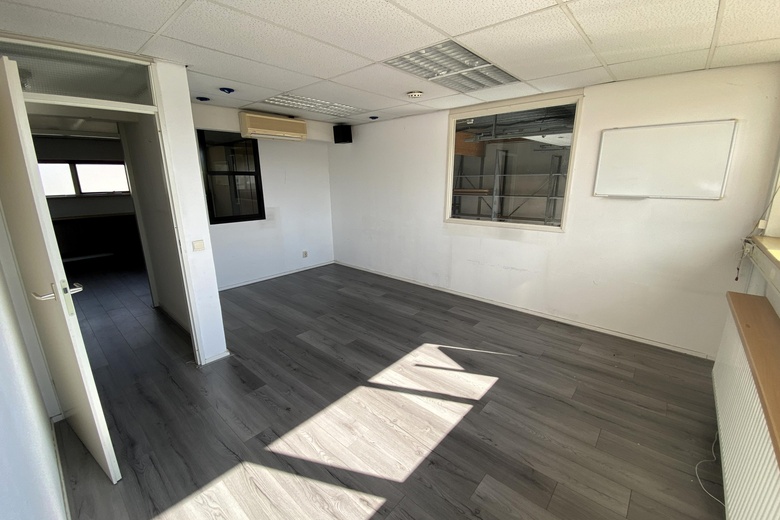 BedrijfsruimteaanJosephine Bakerstraat 8<br/> inAlmere BedrijfsruimteaanJosephine Bakerstraat 8<br/> inAlmere