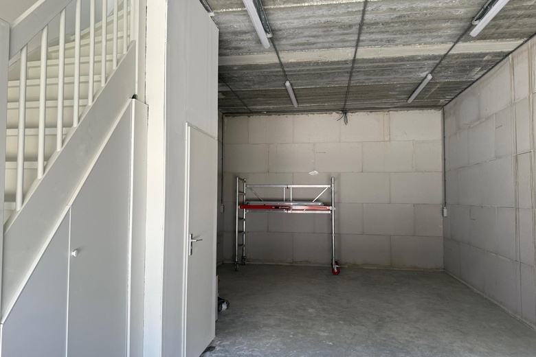 BedrijfsruimteaanNijverheidslaan 6 S<br/> inWeesp