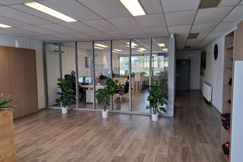 BedrijfsruimteaanOudelandseweg 7<br/> inHoogvliet BedrijfsruimteaanOudelandseweg 7<br/> inHoogvliet
