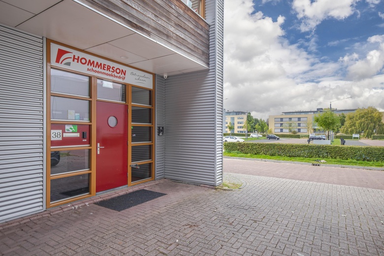 BedrijfsruimteaanDelta 38<br/> inArnhem BedrijfsruimteaanDelta 38<br/> inArnhem