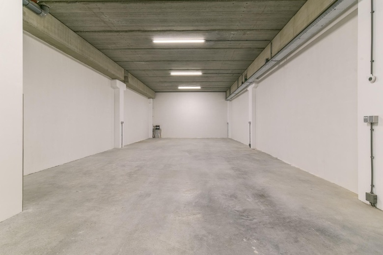 BedrijfsruimteaanAalsmeerderweg 241 11<br/> inAalsmeer