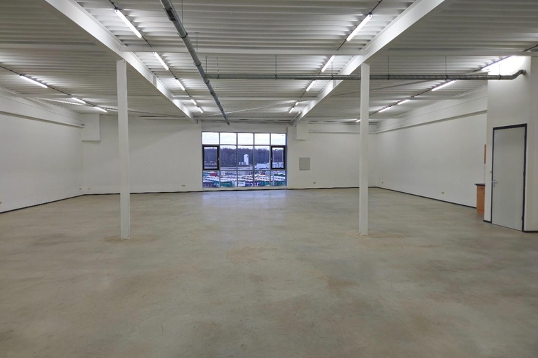 BedrijfsruimteaanMarie Curieweg 1<br/> inRoermond BedrijfsruimteaanMarie Curieweg 1<br/> inRoermond