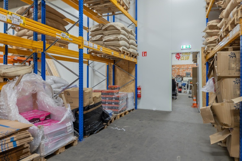 BedrijfsruimteaanProduktieweg 12<br/> inZoeterwoude BedrijfsruimteaanProduktieweg 12<br/> inZoeterwoude